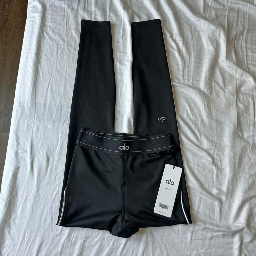 SOLD // NWT Alo Airlift High-Waist Suit Up Legging - Black/White (Size Small) - Picture 4 of 9